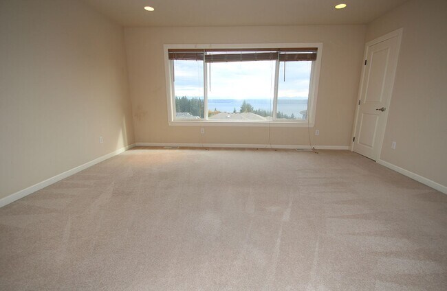 Building Photo - UPDATED CHAFFEY 4 BEDROOOM KINGSTON HOME F...
