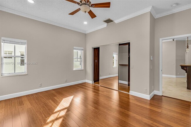 Building Photo - 949 Tanglewood Cir