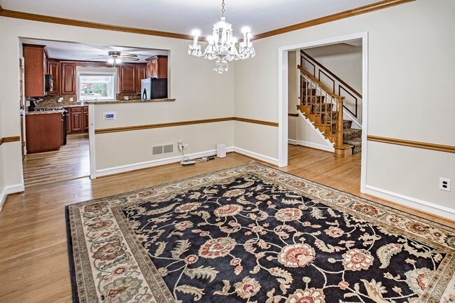 Building Photo - Lovely Colonial Home in Sharpley