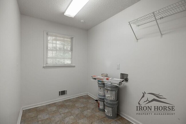 Building Photo - 8671 Macon Hwy