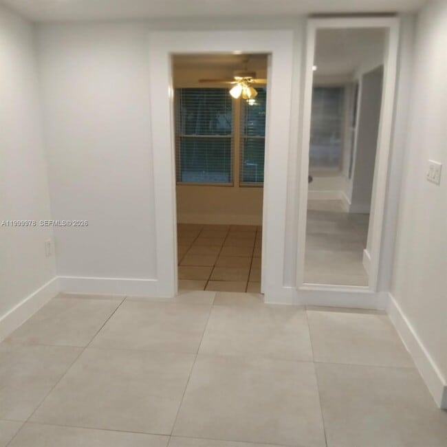 Building Photo - 1565 NE 48th St