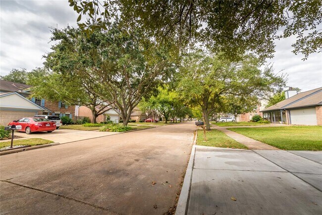 Building Photo - 3423 Hidden Creek Dr