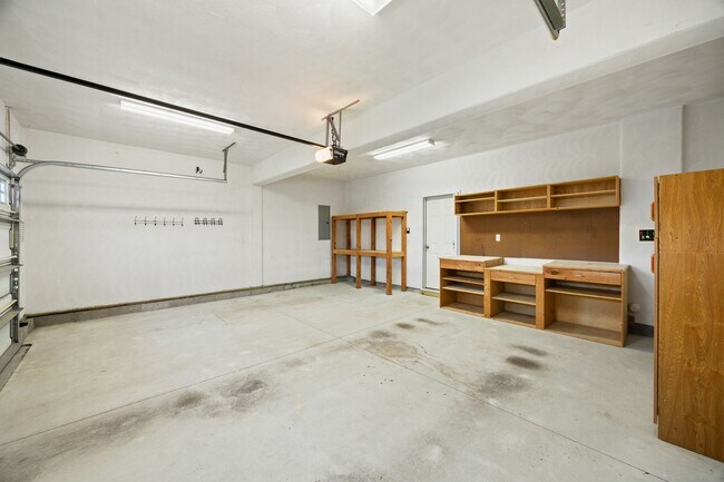 Building Photo - 5543 Botanical Dr