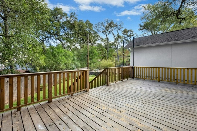 Building Photo - 1206 W 22 1/2 St