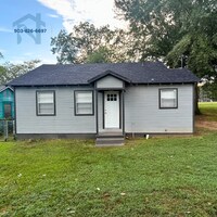 Building Photo - 703 S Main St