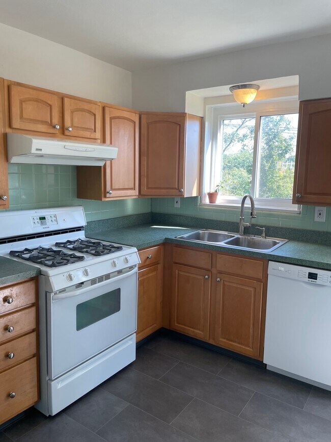 kitchen - 9404 High Hill Ct