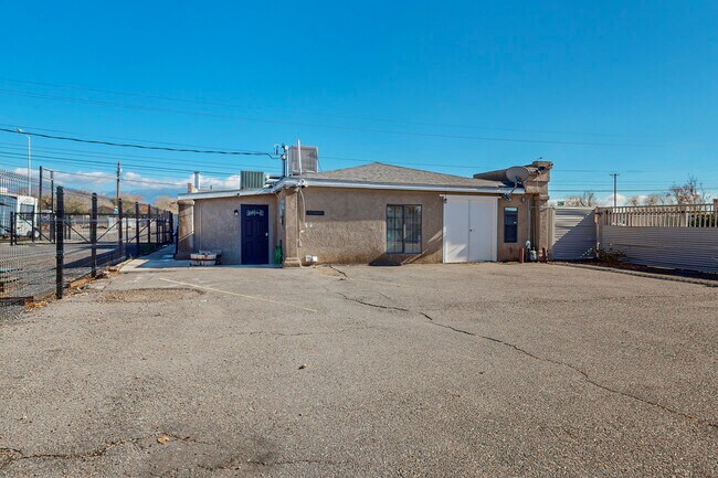 Building Photo - 5717 Edith Blvd NE