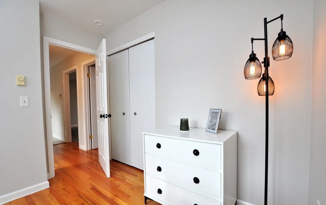 Building Photo - 5 Tunxis Pl