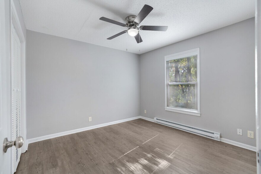 Building Photo - 185 Oak St