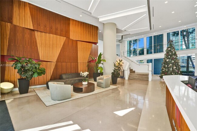 Building Photo - 601 NE 27th St