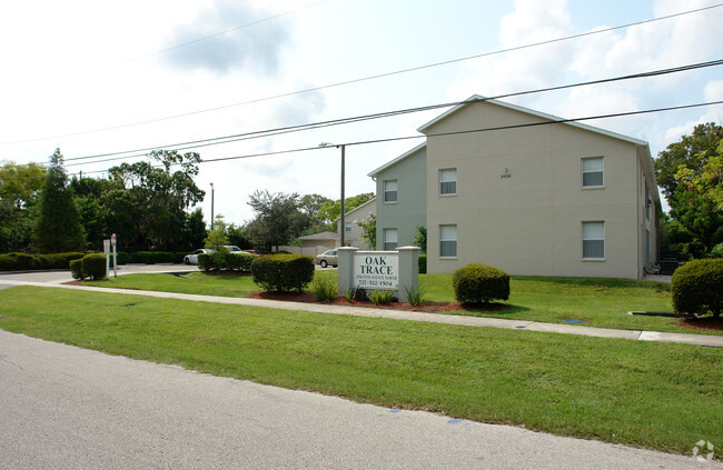 Building Photo - Oak Trace