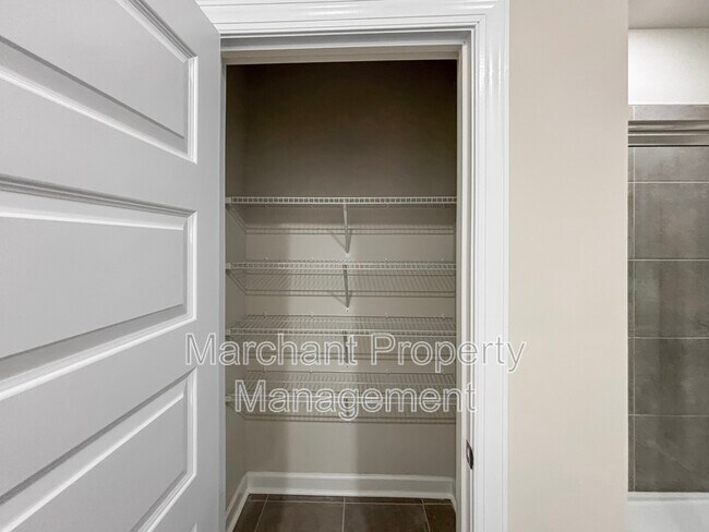 Building Photo - 760 Penfold Pt