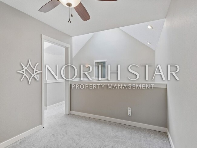 Building Photo - First Addition Townhome in Prime Location