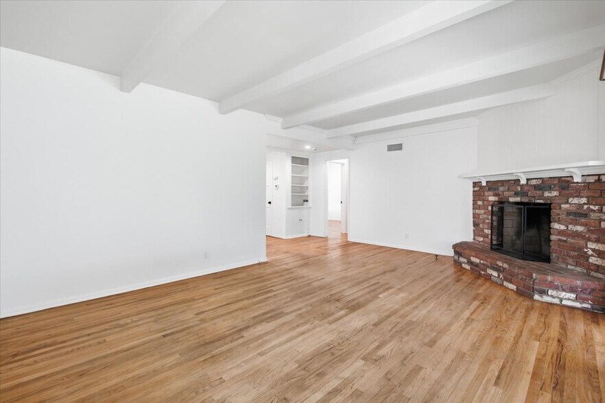 Building Photo - 12818 Hatteras St