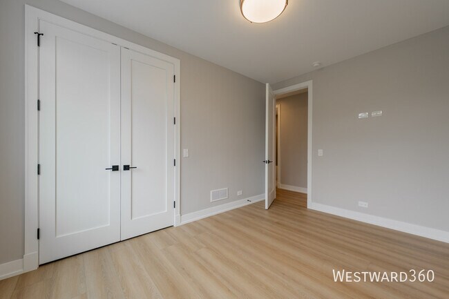 Building Photo - 3555 N Neenah Ave
