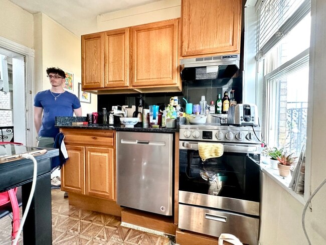 Building Photo - 108 Myrtle St