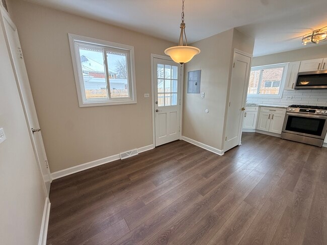 Building Photo - 360 W Fremont Ave