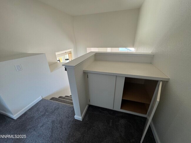 Building Photo - 1665 Southview Dr