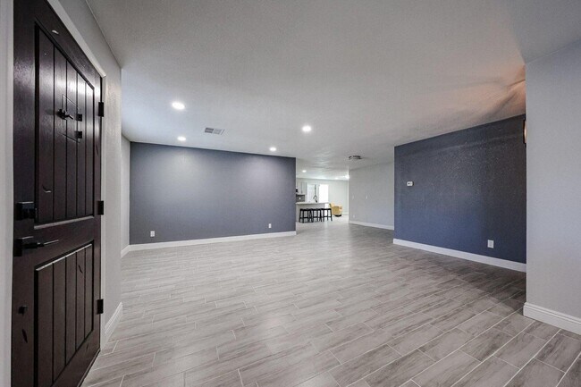 Building Photo - 11207 S Iroquois Dr