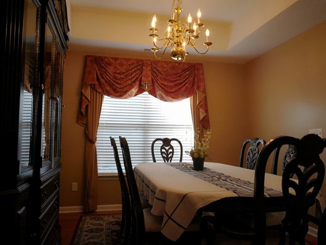 Building Photo - 17 Trailstream Dr