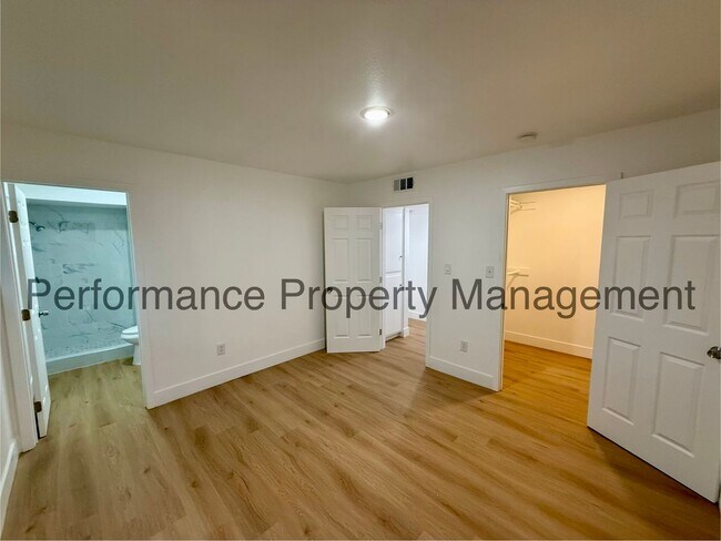 Building Photo - 3401 Squire Ln