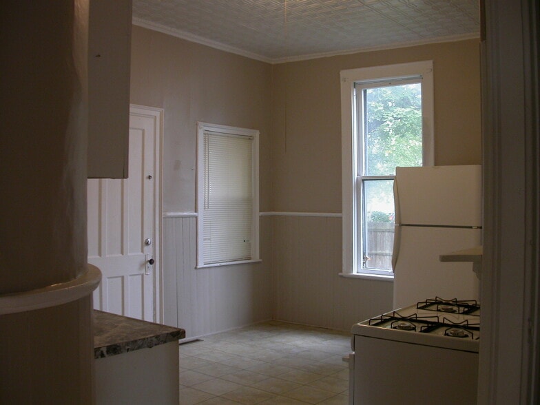 Building Photo - 110 Stone St