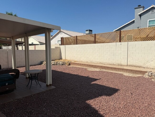 Building Photo - 3 Bed 2.5 bath home; Minutes from the Strip