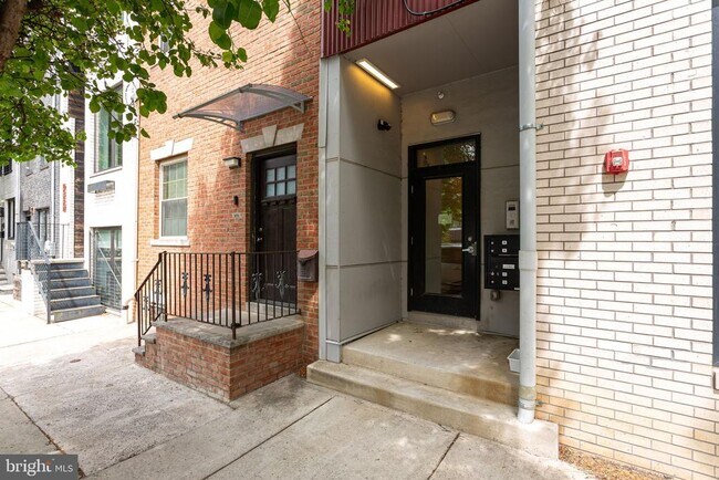 Building Photo - 1500 N American St