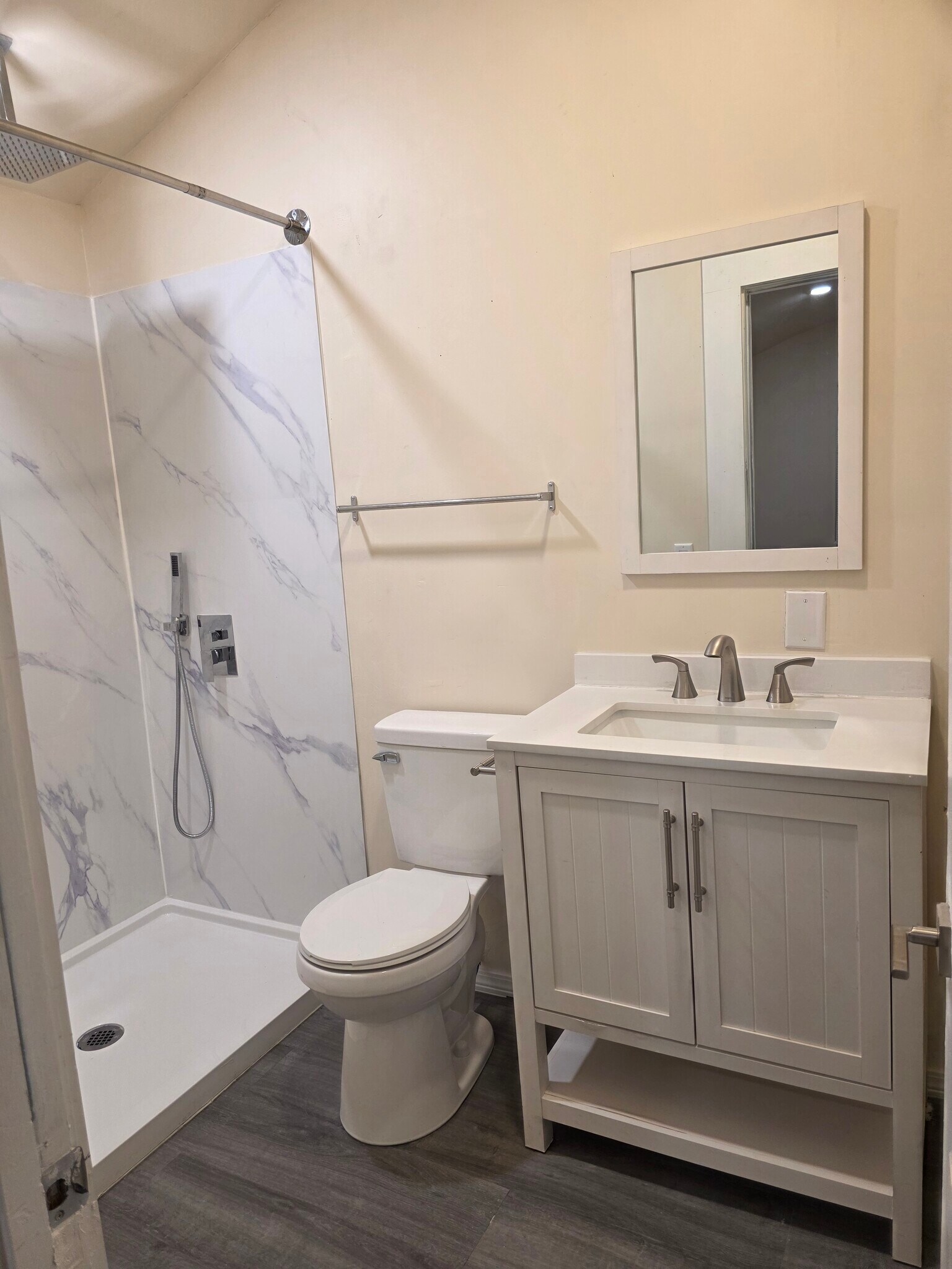 Building Photo - 833 N 4th Ave