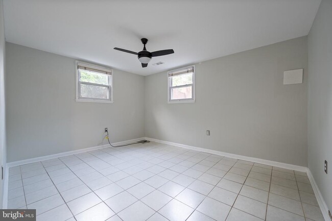 Building Photo - 2413 Childs Ln