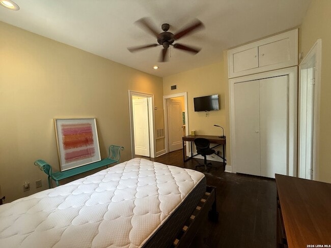 Building Photo - 402 W Elsmere Pl