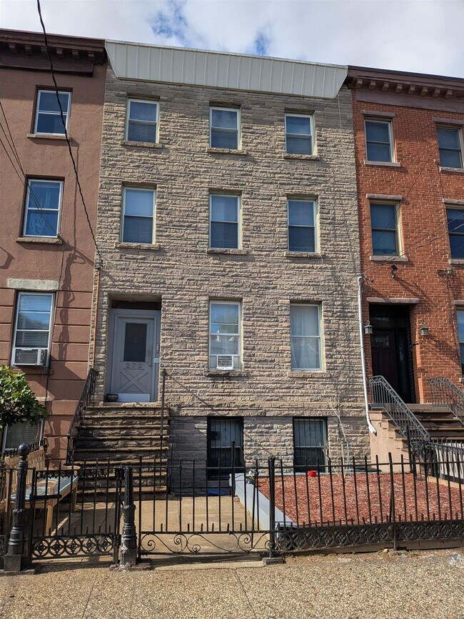 Primary Photo - 272 3rd St