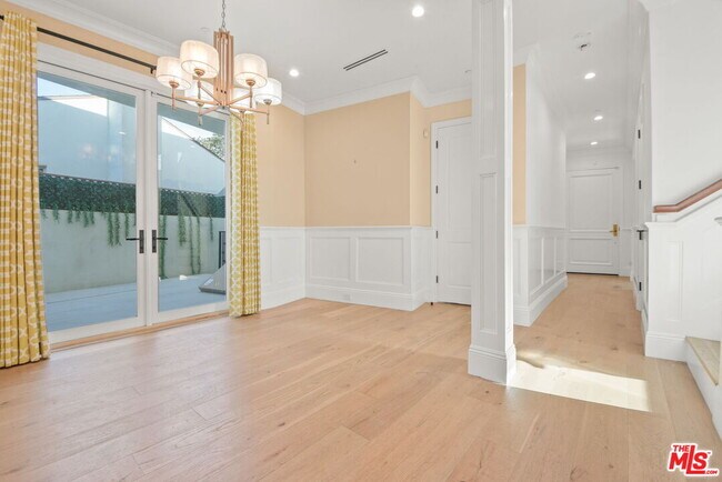 Building Photo - 1153 S Clark Dr