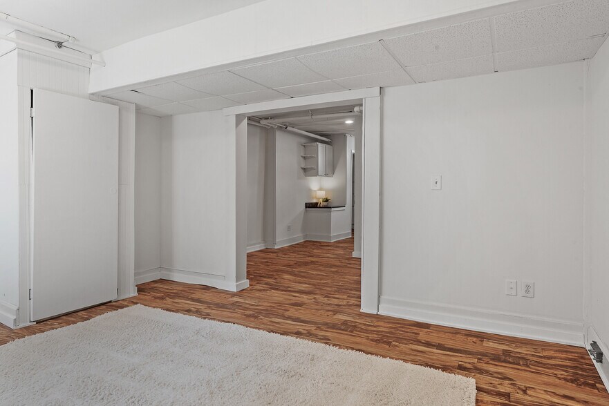 Building Photo - 2449 Pillsbury Ave S