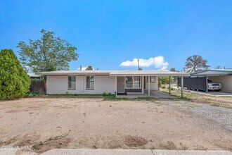 Building Photo - 227 S Ave B