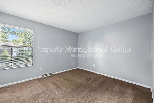Building Photo - 1094 Farmlane Dr
