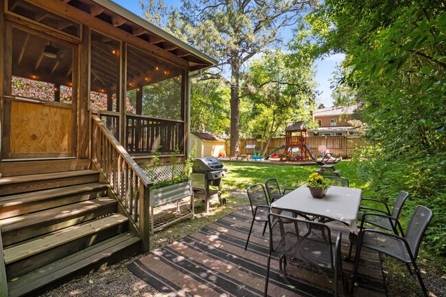 Building Photo - Stunning Historic 4-bedroom home in Trinit...