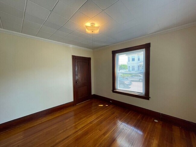 Building Photo - 68 Laval St