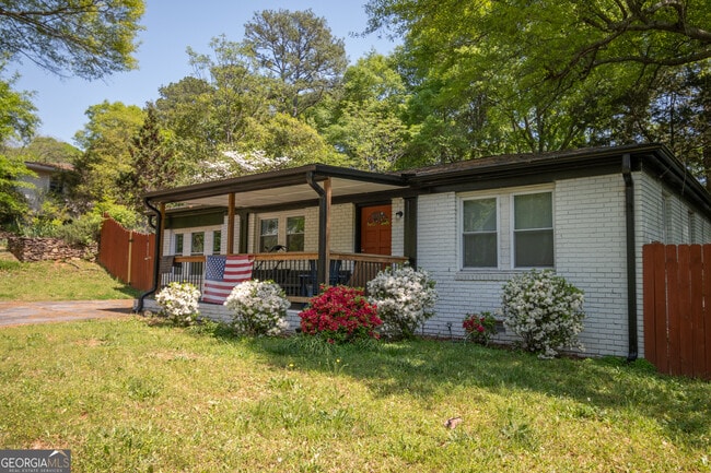 Building Photo - 120 Hillside St