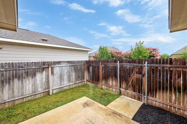 Building Photo - 2424 Pecan Island Dr