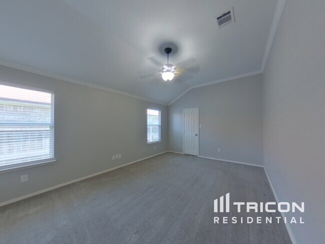 Building Photo - 9600 Orinda Dr