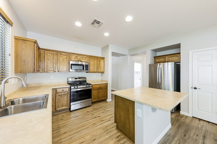 Building Photo - 43362 N Vista Hills Dr