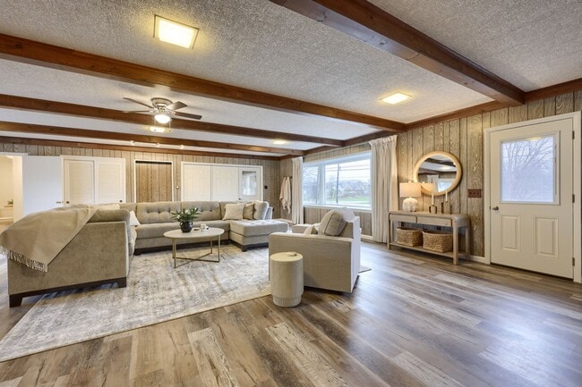 Building Photo - Spacious Rambling Rancher in Quarryville | Beautiful