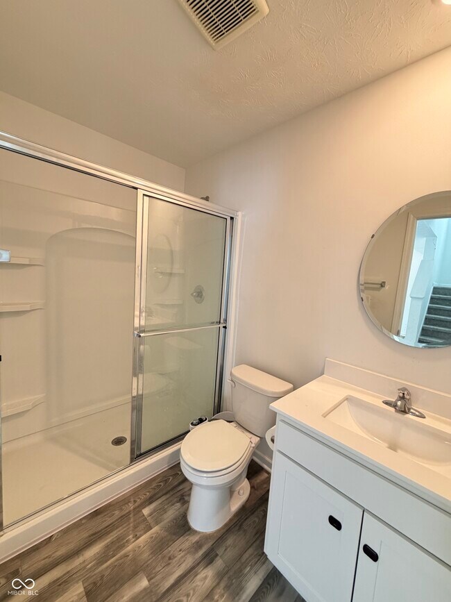 Building Photo - 1184 Lakeshore Dr