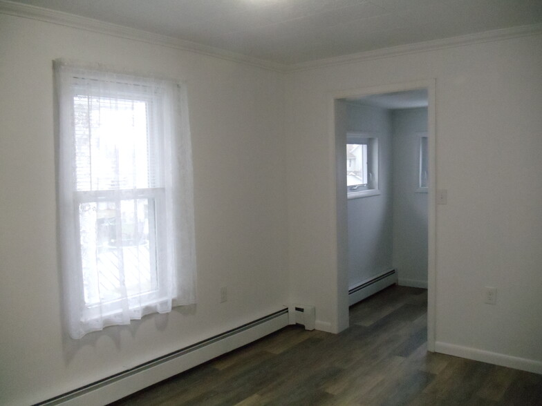 back bedroom - 376 Miller St