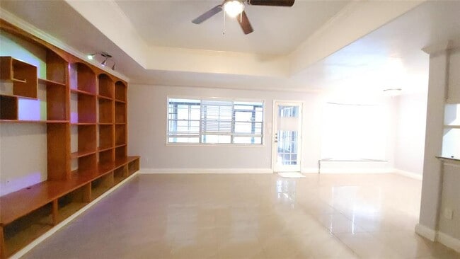 Building Photo - 10406 Huntington Dale Dr