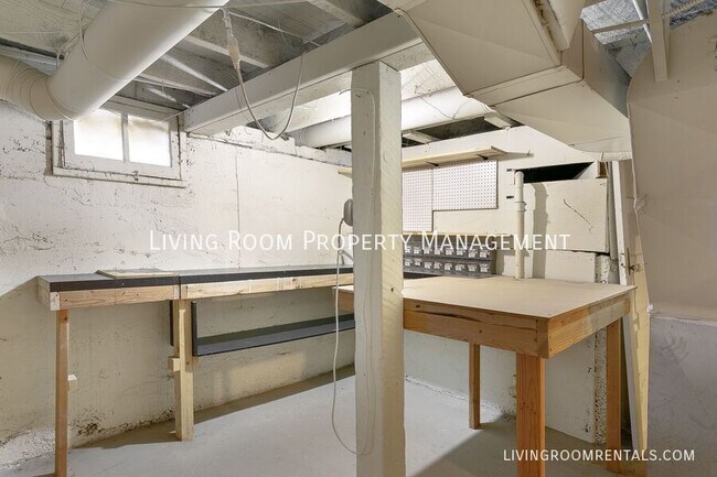 Building Photo - 8606 N Gloucester Ave