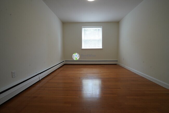 Building Photo - 14 Marion St