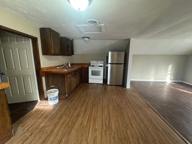 Building Photo - 212 Depeyster St