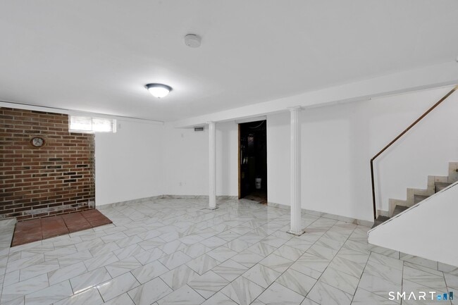 Building Photo - 178 Kelly Rd